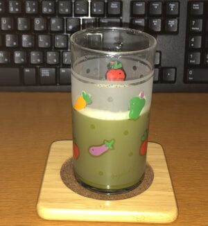 屋久島粉末緑茶、ガラスコップへ